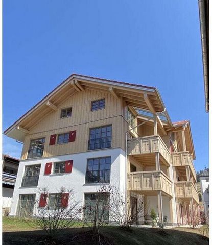 Ekskluzywny apartament na najwyższym piętrze w doskonałej lokalizacji w Oberstaufen; dla maksymalnie 5 osób (maksymalnie 4 osoby dorosłe). Jesteśmy partnerami Oberstaufen-Plus!