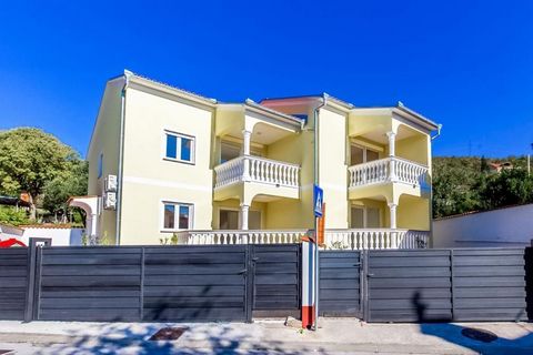 Newly built villa with pool in Dramalj, Crikvenica, 400 meters from the sea only! Total area is 175 sq.m. Land plot is 300 sq.m. This is a new built villa with two swimming pools! The villa is currently divided into two parts. Each half has its own e...