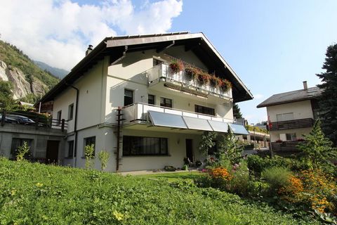 Este espacioso apartamento de vacaciones para un máximo de 4 personas se encuentra en el segundo piso de Haus Giltstein, directamente en Mörel / Valais, al pie del Riederalp en la famosa región de Aletsch. El apartamento tiene una gran sala de estar ...