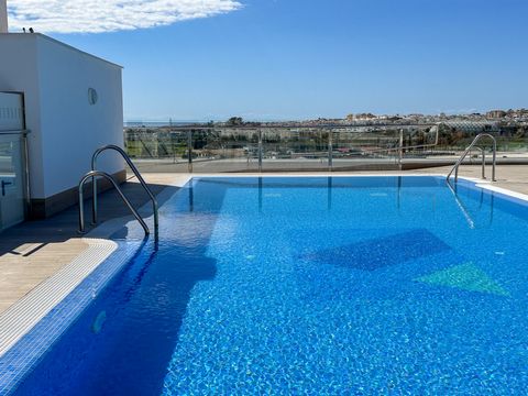 Este apartamento de 3 dormitorios en Nueva Andalucía, Marbella, es un espacio amplio y moderno. Es 126m2 en total, con 100m2 en interiores y una terraza de 26m2 para disfrutar del tiempo. En su interior, hay 3 dormitorios y 2 baños, uno de los cuales...