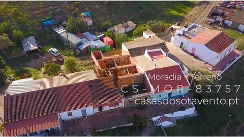 Ruin under reconstruction, with a covered area of 112.00 m2, an uncovered area of 608.00 m2 and a plot of land of 720.00 m2 in Montes Castelhanos, in Junqueira in Castro Marim. Outdoor space, well located, good access. Electricity, telephone, water a...