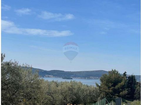 Location: Zadarska županija, Sveti Filip I Jakov, Sveti Filip i Jakov. Building land for sale in Sv. Philip and Jacob - distance from Zadar 25 km - land with an area of 637m2 - is located in a beautiful, quiet location with a view - near the sea - le...