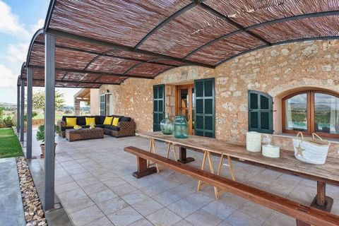 This modern, luxurious and incredibly stylishly furnished country house finca is located in the untouched idyllic countryside between Manacor and Son Carrio, just 10 minutes by car from the nearest beaches on the east coast such as Cala Millor or Sa ...