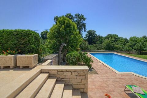 Preciosa villa con gran piscina y espectacular jardín, parking privado, gran piscina y vistas increíbles.