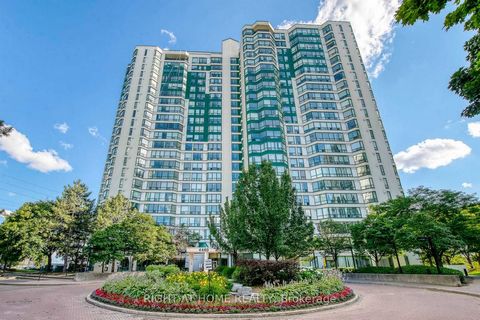 Stunning Two Bedroom Condo & Spacious Den In The Heart Of Mississauga Features Sw Breathtaking Views! Bright Corner Suite Boasts Large Master Bedroom Retreat With W/I Closet & Private Ensuite. Chef's Kitchen With Ge Profive Slate Appliances. Brand Ne...