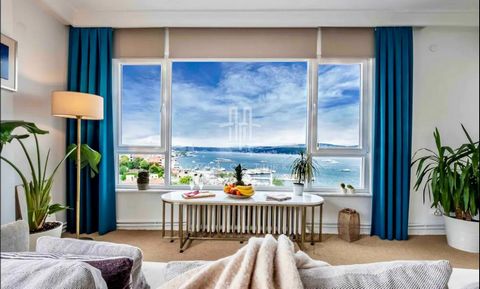Apartamento para venda com vista para o mar em Beyoglu está localizado no lado europeu de Istambul. O apartamento à venda em Beyoglu, com magníficas vistas para o mar e para o Bósforo, está localizado no bairro de Cihangir, em Beyoglu. Este apartamen...
