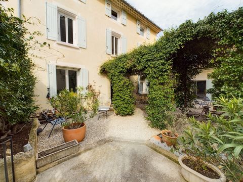 SABLET . LOVE AT first sight! ELEGANT BOURGEOIS HOUSE A little corner of paradise in Sablet, ideally located in the heart of the village, in the immediate vicinity of all amenities, a few kilometres from Vaison-la-Romaine... But that's not all... Let...