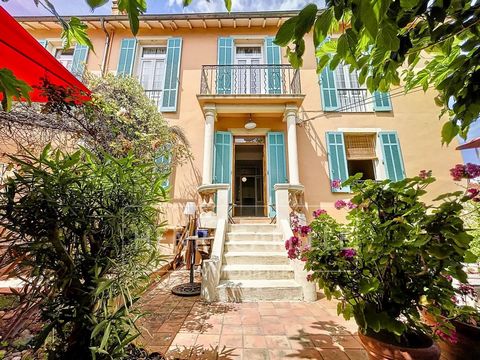 In the heart of Cannes, just a few steps from the Forville market and the old port, in a particularly quiet street, very attractive, charming house with high ceilings, comprising : Living/dining room, large kitchen, 5 bedrooms, 4 bathrooms + 5 toilet...