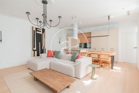 Wohnung möbliert von 141 m2 Im Großraum von Chueca - Justicia, Madrid. Die Immobilie hat 3 Zimmer, 3 Bäder, Kamin, Klimaanlage, Einbauschränke, Waschküche und Heizung. Ref. VM2405061 Features: - Air Conditioning - Lift - Furnished