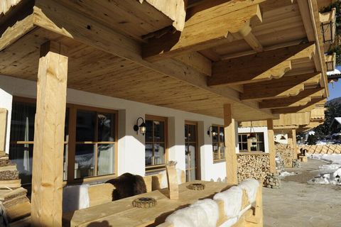 In Wagrain in het pittoreske Salzburger Land, omringd door de indrukwekkende bergtoppen van Snow Space Salzburg, ligt dit luxe premium chalet voor maximaal 6 personen. Uitgerust met een seizoensgebonden natuurlijke zwemvijver, een privésauna en een r...