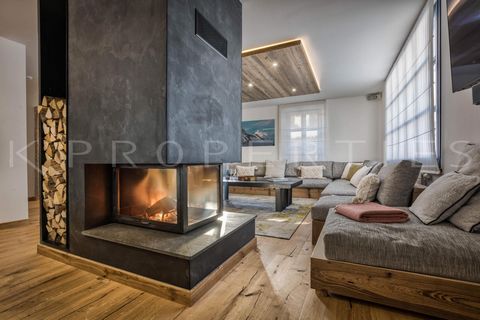 La Maison Marti, located in the heart of the village of Argentière, this magnificent building with 8 bedrooms, 8 bathrooms can accommodate up to 20 people. After splendid interior renovations, this traditional village house built at the end of the 19...
