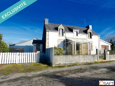 Located in a quiet environment, period house of 135 m2 with shed of approximately 200 m2. Former institutional creperie, it consists of a veranda with electric awning, an entrance, a large kitchen, a living room with insert, a room of approximately 3...