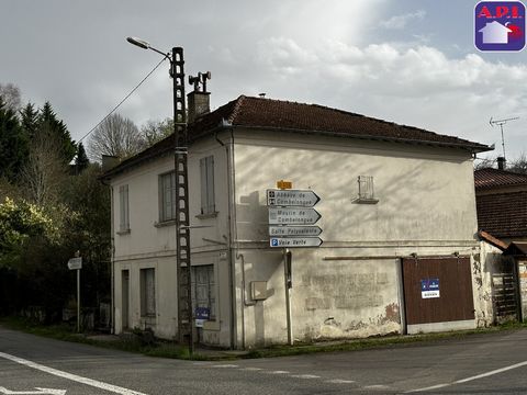 CASA, LOCAL PROFESIONAL Y TERRENO EDIFICABLE Casa que ofrece numerosas posibilidades en una carretera de paso por RIMONT, se compone en la planta baja de un local profesional independiente para actividades artesanales, comerciales o liberales. En pri...