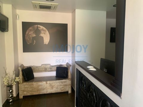 Spacious Aesthetic Clinic SPA Hairdresser in Parede, very close to the beach. It has an operating license for an aesthetic centre, and can be used for this purpose or for any other business. This space has a premium location, it is next to a well-kno...