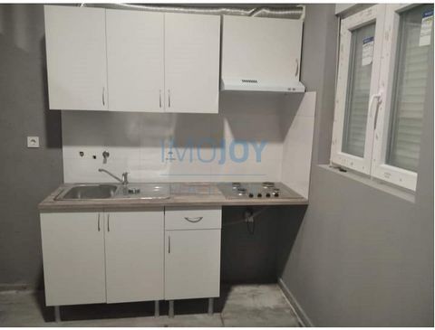 Esta moradia encontra-se atualmente a ser utilizada com fins de arrendamento, gerando um lucro aproximado de 3200€. A moradia é composta por dois amplos pisos e uma garagem. A mesma foi dividida em apartamentos separados. Neste caso, a sua divisão or...