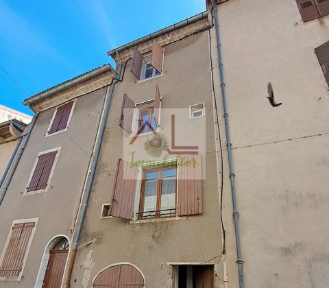 In the city center of VILLEFORT, town house of about 76 m2 comprising on the ground floor: a living room, a kitchen. Upstairs, a bedroom, a dressing room and a bathroom. On the second floor two bedrooms and an attic above. A cellar and a toilet compl...