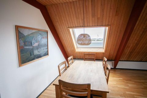 Helle und geräumige Wohnung im Zentrum von Tórshavn, mit Blick auf den Park und den Fjord. Die Wohnung verfügt über zwei Schlafzimmer und ein Loft-Schlafzimmer. Es gibt ein großes Wohnzimmer mit Küche und Zugang zu einem Balkon mit fantastischem Blic...