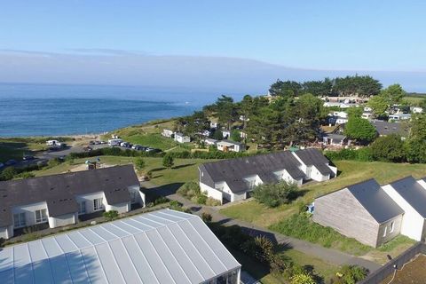 Tra Saint-Malo e Saint-Brieuc, nella piccola località balneare di Saint-Cast-le-Guildo, il complesso turistico si trova all'interno di un parco di 4 ettari. Comprende 63 unità abitative e offre accesso diretto al mare. A disposizione degli ospiti (al...