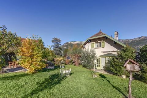 Neu und exklusiv! Seeblick für dieses Stadthaus vor den Toren von Annecy auf ca. 700m2 Land gebaut, 120m2 nützlich, 60m2 Keller, 3 Schlafzimmer, 2 Badezimmer, Seezugang und Radweg 50m .... Möglichkeit von 2 Wohnungen.  