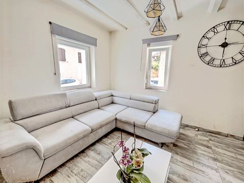 Haus zu verkaufen 4 Zimmer 97m2 Schönes renoviertes Haus zum Verkauf in Dorlisheim, Bas Rhin, Straßburg SORGEL Immobilier bietet Ihnen in der Stadt Dorlisheim ein Haus auf 3 Ebenen von ca. 97,22 m2 Wohnfläche. Das Haus wurde komplett renoviert. Im Er...