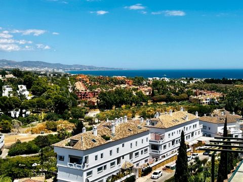 Ideally located 2 bedroom penthouse, within walking distance to Puerto Banus, central plaza, shops, bars and restaurants. This duplex penthouse offers amazing views across the mountains and down towards the sea. Two bedrooms both with private bathroo...