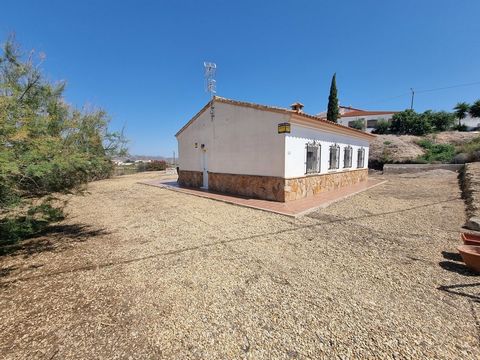 An opportunity to acquire a two bedroom two-bathroom villa, on a good size plot of land in Los Llanos de Peral. The nearest town to here is Alfoquia, which offers many amenities is only a short 8 minute´s drive away and the busier town of Albox is 24...