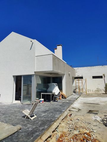 Between the beach and the countryside we find this villa of contemporary architecture T1 + 2 On the ground floor we have the living room area, kitchen, small storage, bathroom, bedroom and access to the mezzanine that was created to take advantage of...