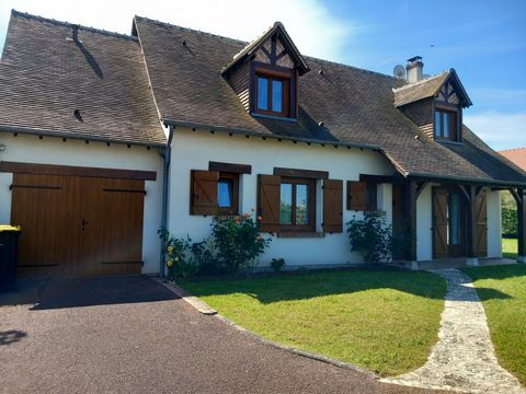 Nous vous proposons ce pavillon familial aux beaux volumes, idéalement situé offrant un cadre de vie des plus agréable dans un secteur calme à proximité immédiate du centre de Saint Laurent Nouan. Cette maison vous offre une pièce de vie avec cuisine...