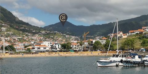 Occasion parfaite d’acquérir un terrain de 5 600 m², situé à un niveau élevé à Machico qui vous offre une vue imprenable sur toute la vallée de Machico jusqu’à la plage et les îles Desertas. Ce terrain offre la combinaison idéale de tranquillité et d...