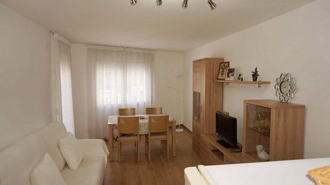 Gerenoveerd appartement van 43m2 te koop €135,000 in de wijk Mas Arbós in Lloret de Mar. Het bestaat uit: woonkamer van 20m2, balkon, kitchenette, 1 slaapkamer, 1 badkamer, ongemeubileerd verkocht, aluminium behuizingen en dubbele beglazing, dicht bi...