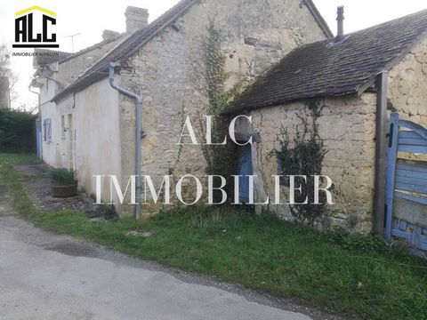 Jean-Luc GAUTIER de l’agence ALC IMMOBILIER vous propose cette maison de bourg de 98.41 m2. Elle se compose au rez-de-chaussée d'une cuisine ouverte sur le salon-séjour de 56.92 m2, d'une salle d'eau de 5.04 m2, d'un couloir de 2.50 m2, un wc de 1.30...