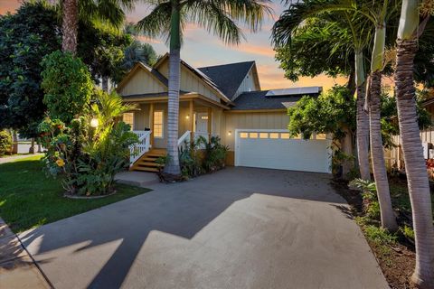 ¡Bienvenido a 80 Waiapo St en Kihei, una joya escondida en el corazón de Kamalii Alayna! Ubicado en este encantador vecindario conocido por sus porches delanteros y la calidez de los vecinos, este paraíso costero lo invita a un mundo de serenidad y e...