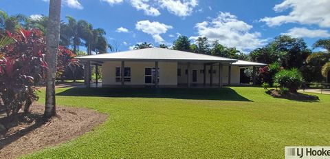 Nous sommes ravis de vous présenter cette maison familiale magnifiquement conçue de 4 chambres et 2 salles de bains, nichée dans la banlieue de Tully. Cette propriété est le rêve d’un véritable artiste, avec un éventail de caractéristiques qui répond...