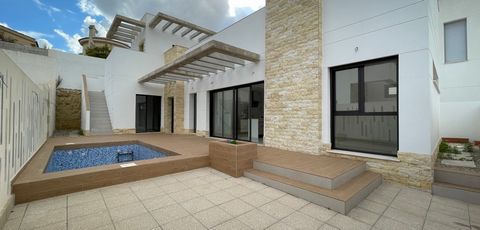This beautiful detached 3-bedroom, 3-bathroom home is located in Benijófar, steps away from all essential services and the new Benisol shopping center. The spacious interior includes a large living room and an open-plan, fully-equipped kitchen with a...