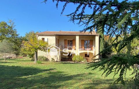 Maison individuelle dans secteur résidentiel sur terrain divisible et constructible..