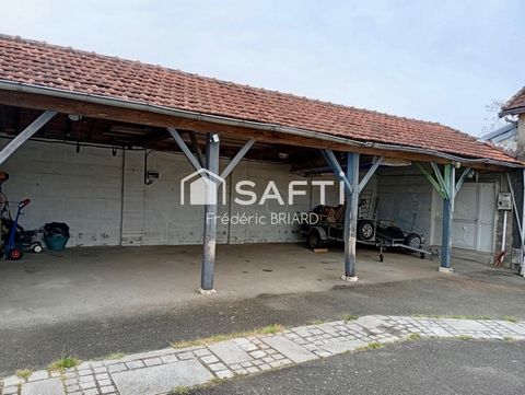 Le-Champ-Saint-Père. Maison 110m2. Préau. Jardin