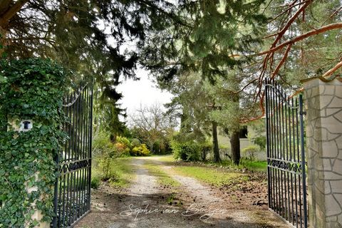 Maison à vendre 11 pièces AIX EN PROVENCE (13), 255 m2 sur 5 000 m2, 5 chambres, 3 bureaux, piscine