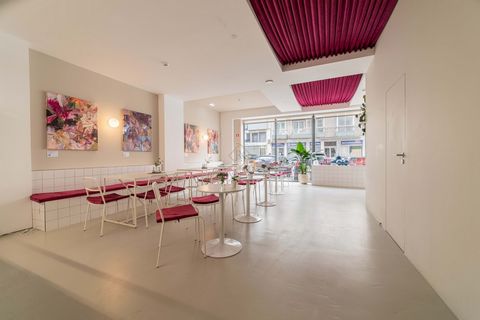 Este local comercial se ubica en una calle estratégica que conecta la Embajada de Italia con el Campo de los Mártires de la Patria, una zona vibrante y en constante apreciación, ya que en los últimos años se han rehabilitado muchos edificios, trayend...