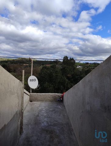 Portugal, Algarve, Silves, São Marcos da Serra Descubra em esta moradia de tipologia T1+1 para reconstrução no encantador concelho de Silves. A poucos metros a pe de todos as comodidades, comercio, farmácia, cafés, restaurantes, igreja, e gare ferrov...