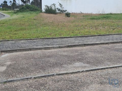 Terreno urbano de 193m2 em zona residencial em Vieira de Leiria Terreno urbano em loteamento residencial com todas as infraestruturas próximo ondem é possível a construção de uma moradia tipo T3 ou T4, com cave e dois andares, em zona residencial e p...