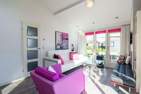 Dit knusse en comfortabele vakantiehuis ligt op een kleinschalig vakantiepark tussen de weilanden en de Oosterschelde in Kattendijke, direct aan Nationaal Park Oosterschelde. Een prachtige plek om uw vakantie door te brengen in dit fijne vakantiehuis...