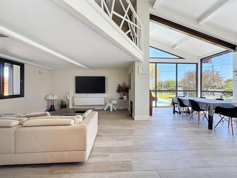 Maison rénovée avec dépendance et piscine