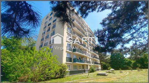 Appartement type F4 lumineux avec balcon et parking.