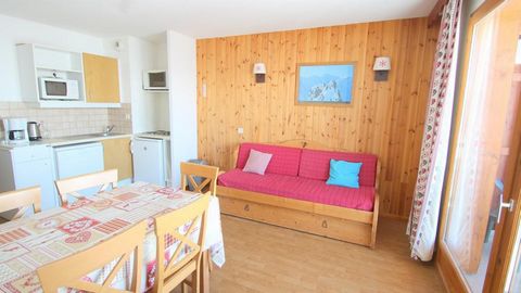 The residence Parc aux Etoiles is located in the resort of Puy Saint Vincent 1800. It is idealy situated at the foot of the ski slopes, on the Bois des coqs slope. The shops, bars and restaurants are situated 900 m from the residence. You will find a...