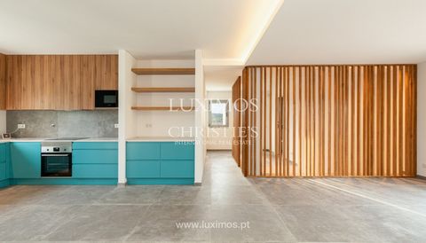 Nouvelle villa de 3 chambres à coucher à vendre à Rasmalho, Portimão, Algarve. Villa composée de 2 étages , étant qu'au rez-de-chaussée il y a un grand salon avec une cuisine entièrement équipée dans un espace ouvert , deux grandes chambres avec des ...