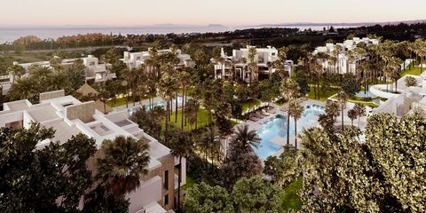 If you look for walking distance to the beach and luxury lifestyle, this is your place to be: Set on the New Golden Mile, between Marbella and Estepona, only 5 minutes'' drive to Estepona''s sought after town centre and only 500 m walk to the beach, ...