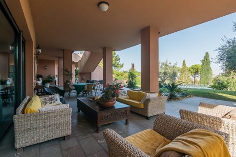 Exclusive Villa with Panoramic View and Large Garden in Rimini If you are looking for a prestigious residence in the most exclusive area of Rimini, with a breathtaking view and large private green spaces, this villa is the opportunity for you. Immers...
