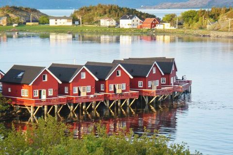 Eines von insgesamt vier Ferienhäusern (Typ Rorbu) vor Ort, direkt am Meer gelegen. Sie wohnen hier am äußersten Ende der Halbinsel Fosen, in der Nähe des Trondheimsfjords. Bitte beachten: Wechseltag ist hier der Dienstag. Das Ferienhaus hat eine vol...