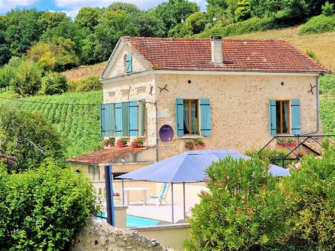 We are delighted to present this property - set in the heart of the Lot-et-Garonne countryside. At the end of a lane is this beautiful double storey property with converted barn, swimming pool, pool house and summer kitchen/BBQ area. The main house h...