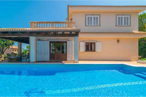 Mooi zomerhuis in Son Serra de Marina, in het noorden van Mallorca, ideaal voor 6 - 8 gasten. Het huis beschikt over een privé chloorzwembad van 11 x 4,5 meter met een diepte tussen 1,2 en 2 meter. Na een uitgebreid ontbijt op het schaduwrijke terras...